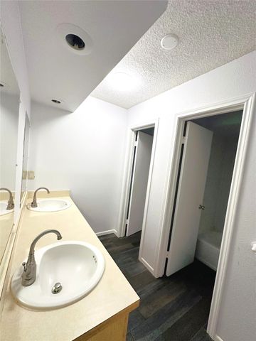 722 E Wheatland, Duncanville, TX 75116