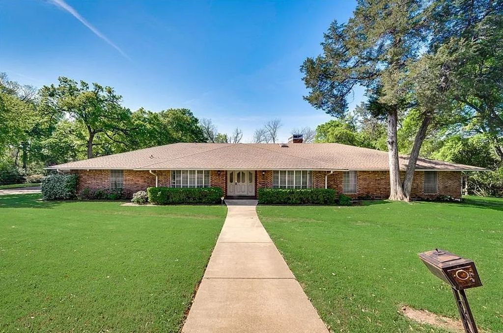 722 E Wheatland, Duncanville, TX 75116