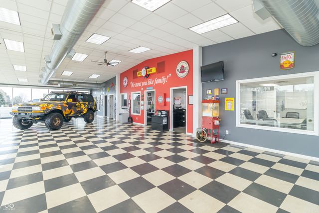 2260 W Main Street, Greenfield, IN 46140