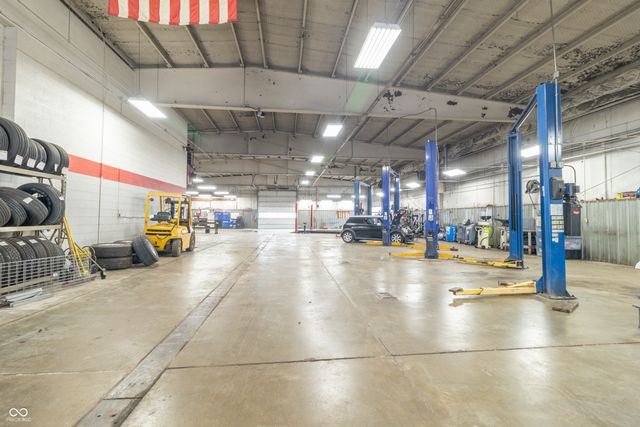 2260 W Main Street, Greenfield, IN 46140