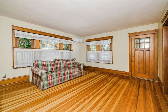 35 Fruit St, Taunton, MA 02780