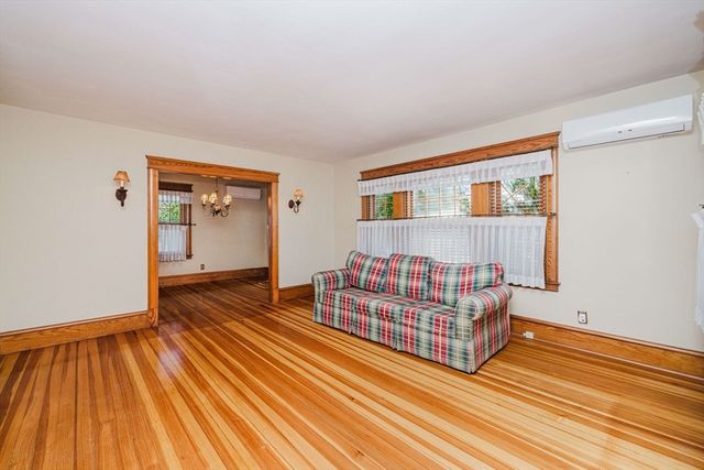 35 Fruit St, Taunton, MA 02780