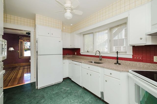 35 Fruit St, Taunton, MA 02780