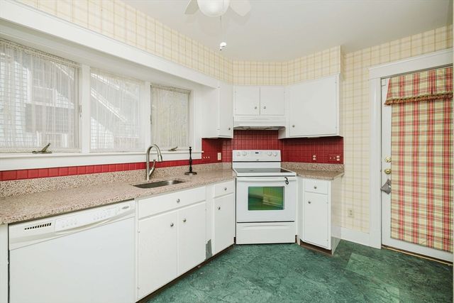 35 Fruit St, Taunton, MA 02780