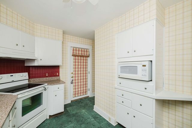 35 Fruit St, Taunton, MA 02780