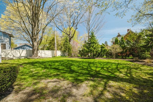 35 Fruit St, Taunton, MA 02780