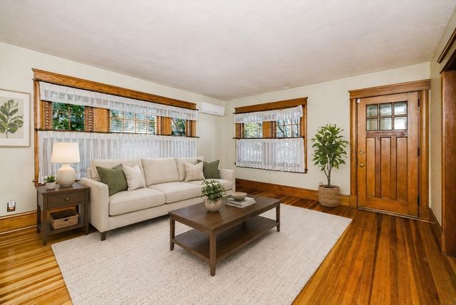 35 Fruit St, Taunton, MA 02780