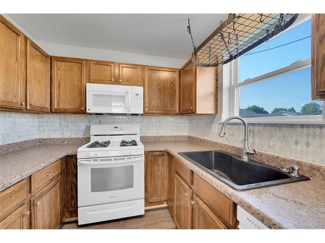 511 Sterling Ln, Dacono, CO 80514