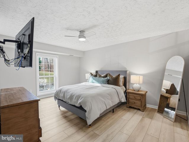 7770 WILLOW POINT DR, Falls Church, VA 22042