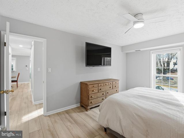 7770 WILLOW POINT DR, Falls Church, VA 22042