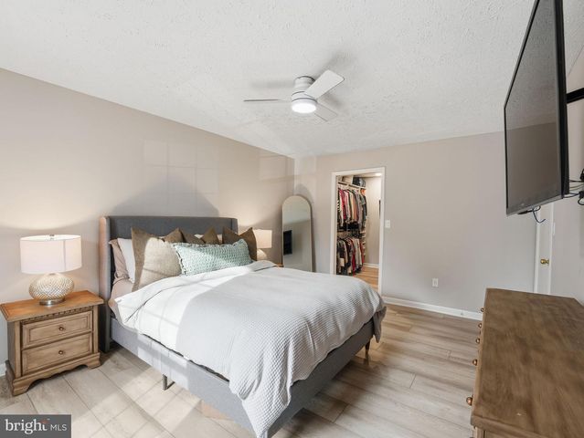 7770 WILLOW POINT DR, Falls Church, VA 22042