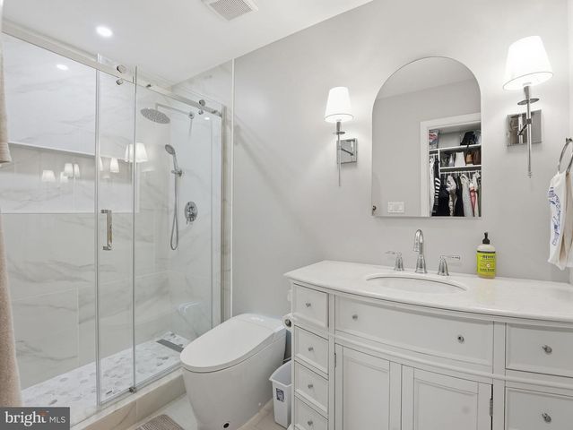 7770 WILLOW POINT DR, Falls Church, VA 22042