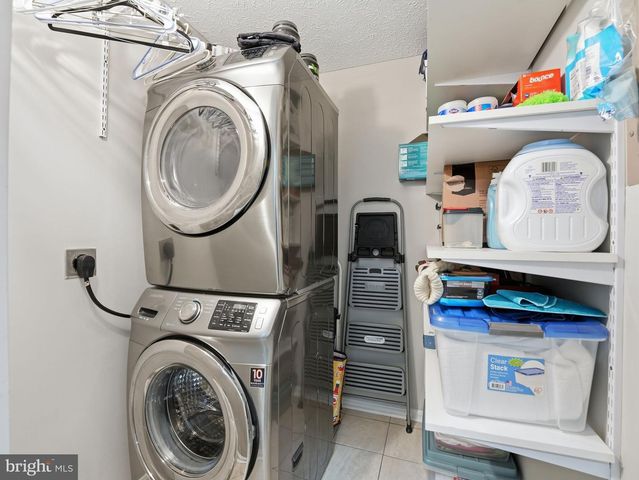 7770 WILLOW POINT DR, Falls Church, VA 22042