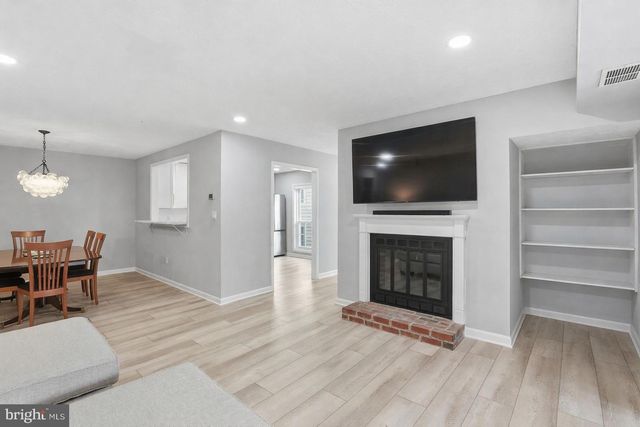 7770 WILLOW POINT DR, Falls Church, VA 22042