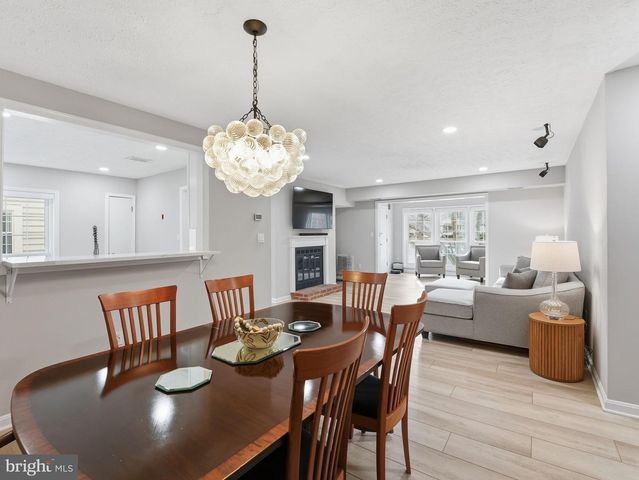 7770 WILLOW POINT DR, Falls Church, VA 22042