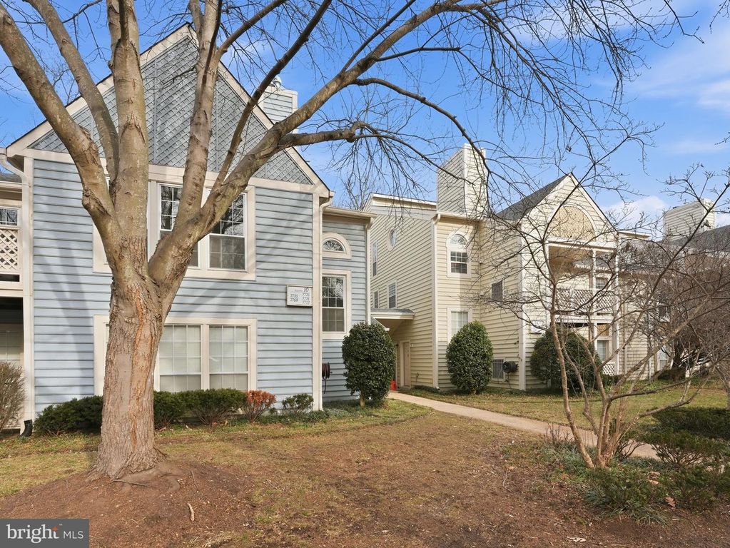 7770 WILLOW POINT DR, Falls Church, VA 22042