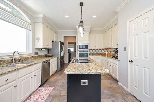 4306 Island Hills Drive, Pasadena, TX 77059
