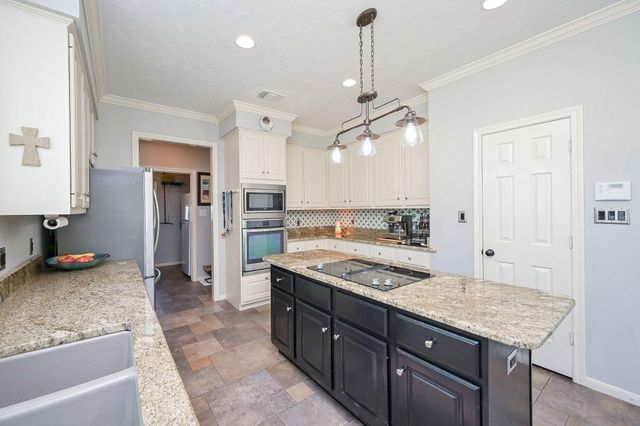 4306 Island Hills Drive, Pasadena, TX 77059