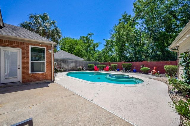 4306 Island Hills Drive, Pasadena, TX 77059