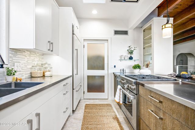 6426 W Lost Canyon Drive, Tucson, AZ 85745