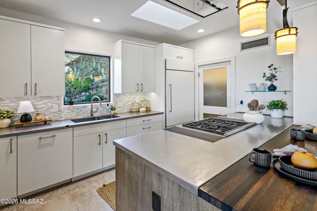 6426 W Lost Canyon Drive, Tucson, AZ 85745