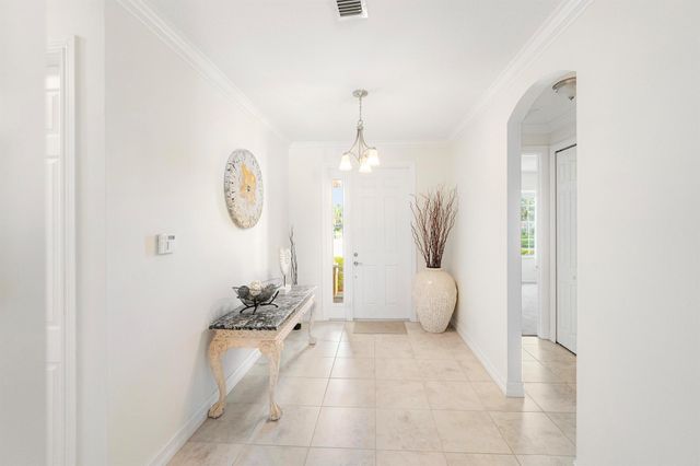 6134 NW Cullen Way, Port St Lucie, FL 34983