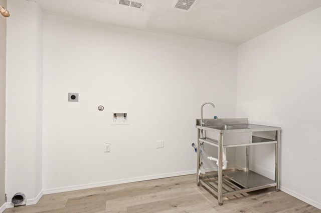 1515 S Deep Creek Ln, Medical Lake, WA 99022