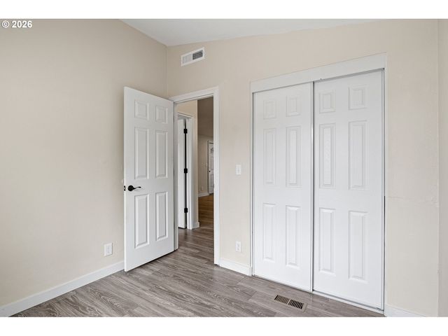 9700 Sw TUALATIN Rd 18, Tualatin, OR 97062
