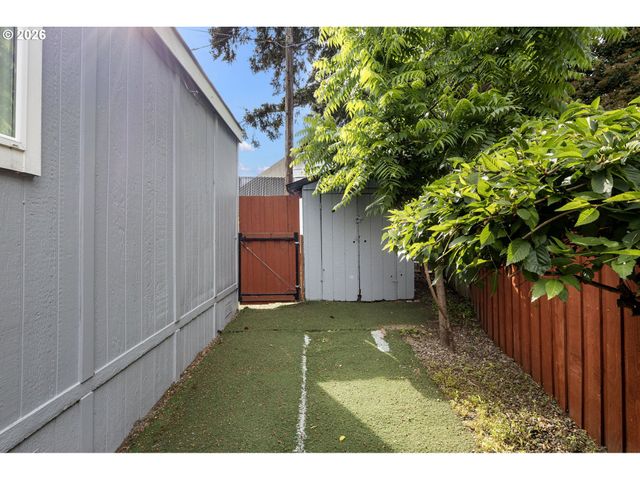 9700 Sw TUALATIN Rd 18, Tualatin, OR 97062
