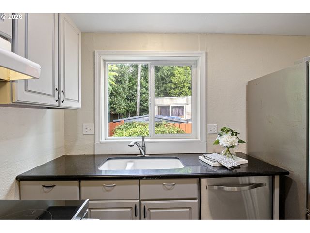 9700 Sw TUALATIN Rd 18, Tualatin, OR 97062