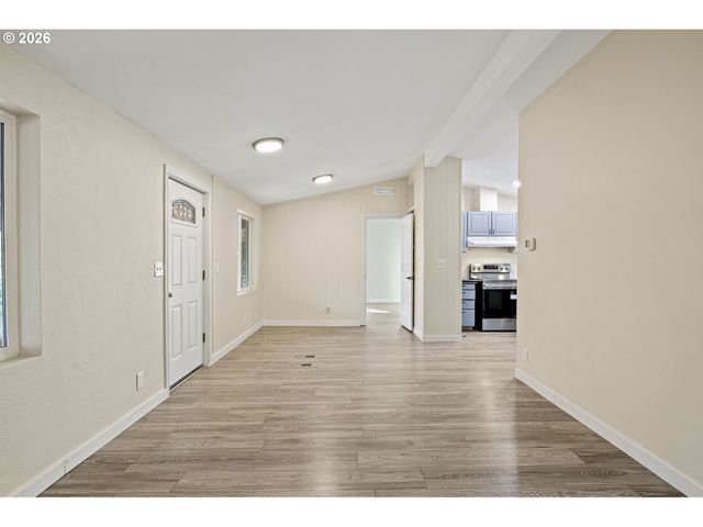 9700 Sw TUALATIN Rd 18, Tualatin, OR 97062