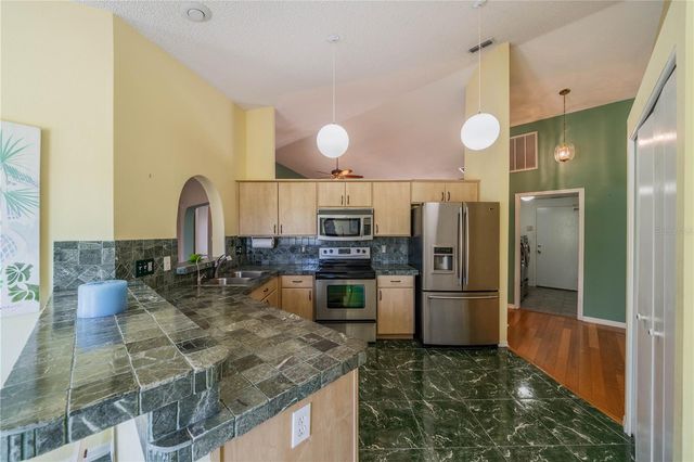 301 CALOOSA PALMS COURT, Sun City Center, FL 33573