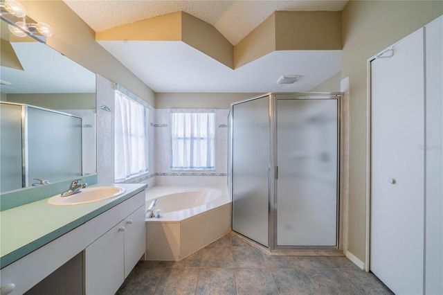 301 CALOOSA PALMS COURT, Sun City Center, FL 33573