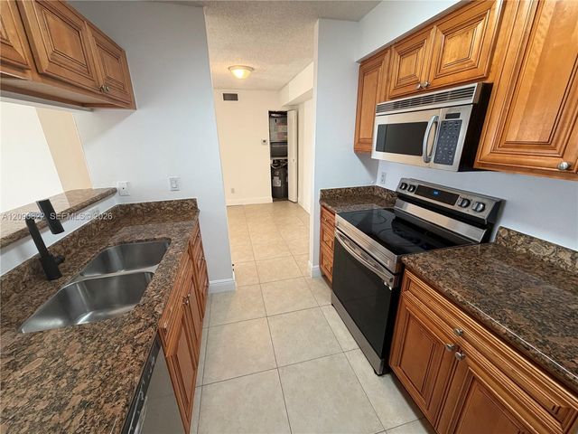 12124 Saint Andrews Place 206, Miramar, FL 33025