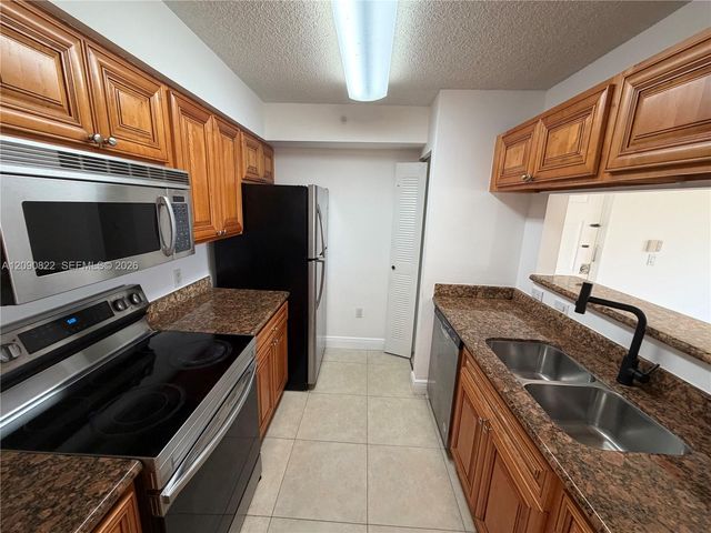 12124 Saint Andrews Place 206, Miramar, FL 33025