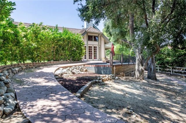 15601 Saddleback Road, Canyon Country, CA 91387