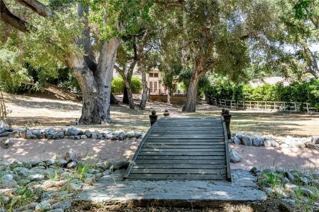 15601 Saddleback Road, Canyon Country, CA 91387