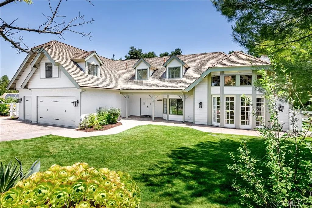 15601 Saddleback Road, Canyon Country, CA 91387