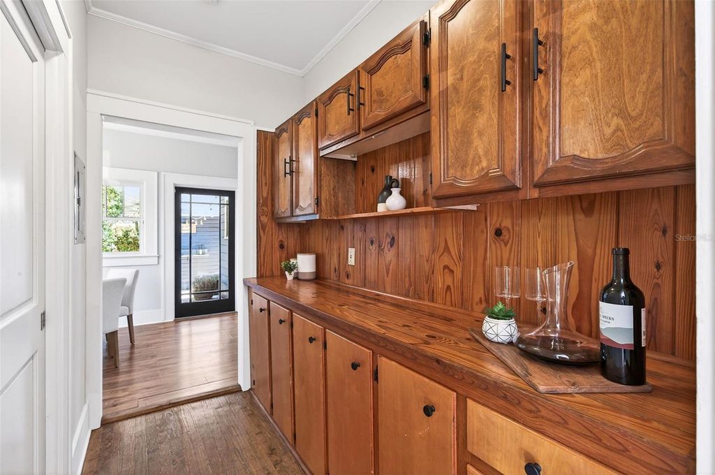 Image 11 of property listing at 120 N SHINE AVENUE, Orlando, FL 32801