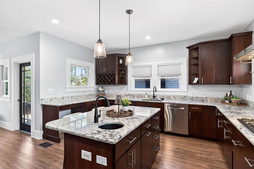 Image 18 of property listing at 120 N SHINE AVENUE, Orlando, FL 32801