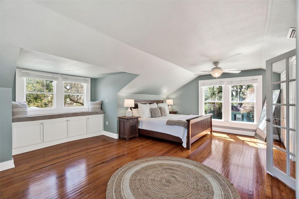 Image 20 of property listing at 120 N SHINE AVENUE, Orlando, FL 32801