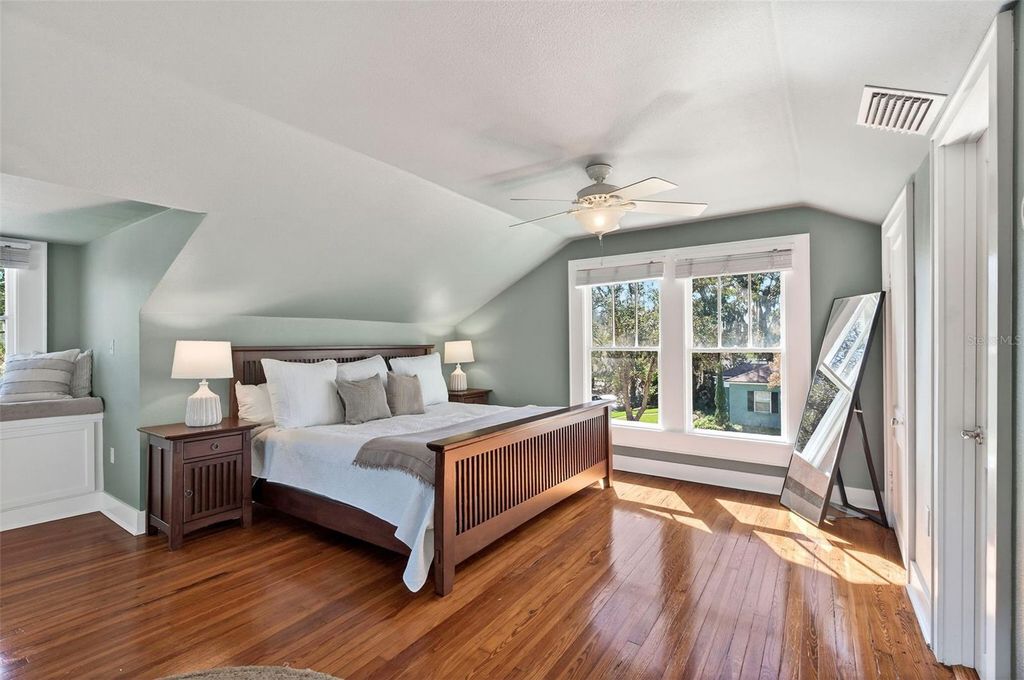 Image 21 of property listing at 120 N SHINE AVENUE, Orlando, FL 32801