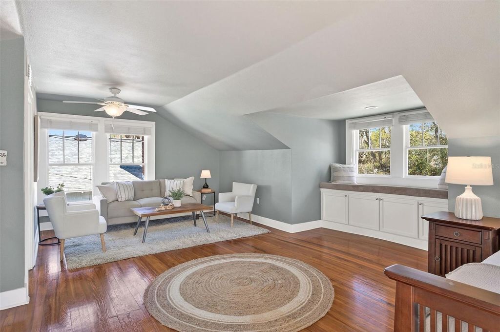 Image 22 of property listing at 120 N SHINE AVENUE, Orlando, FL 32801