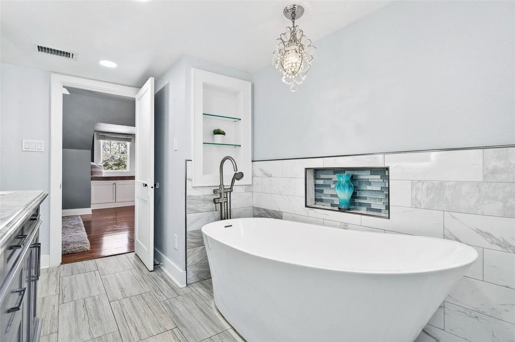 Image 28 of property listing at 120 N SHINE AVENUE, Orlando, FL 32801