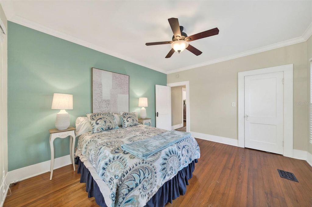 Image 33 of property listing at 120 N SHINE AVENUE, Orlando, FL 32801