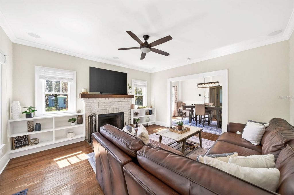 Image 5 of property listing at 120 N SHINE AVENUE, Orlando, FL 32801