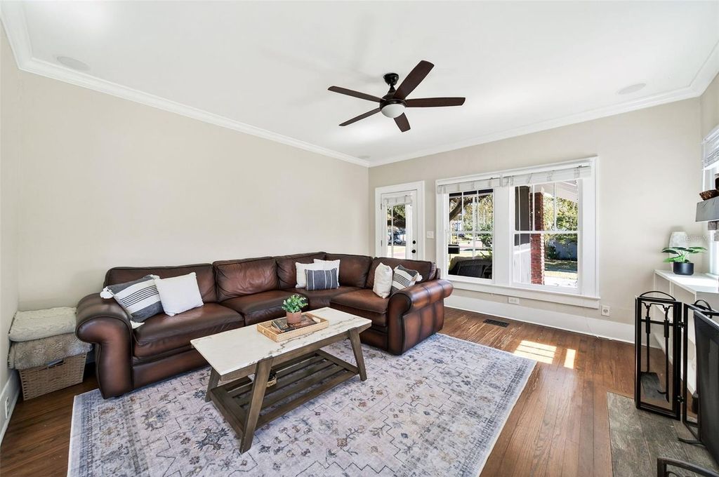 Image 7 of property listing at 120 N SHINE AVENUE, Orlando, FL 32801