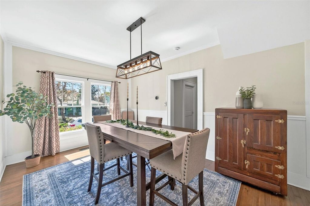 Image 8 of property listing at 120 N SHINE AVENUE, Orlando, FL 32801