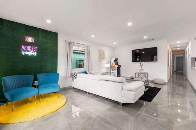 909 SW 16th Street, Fort Lauderdale, FL 33315