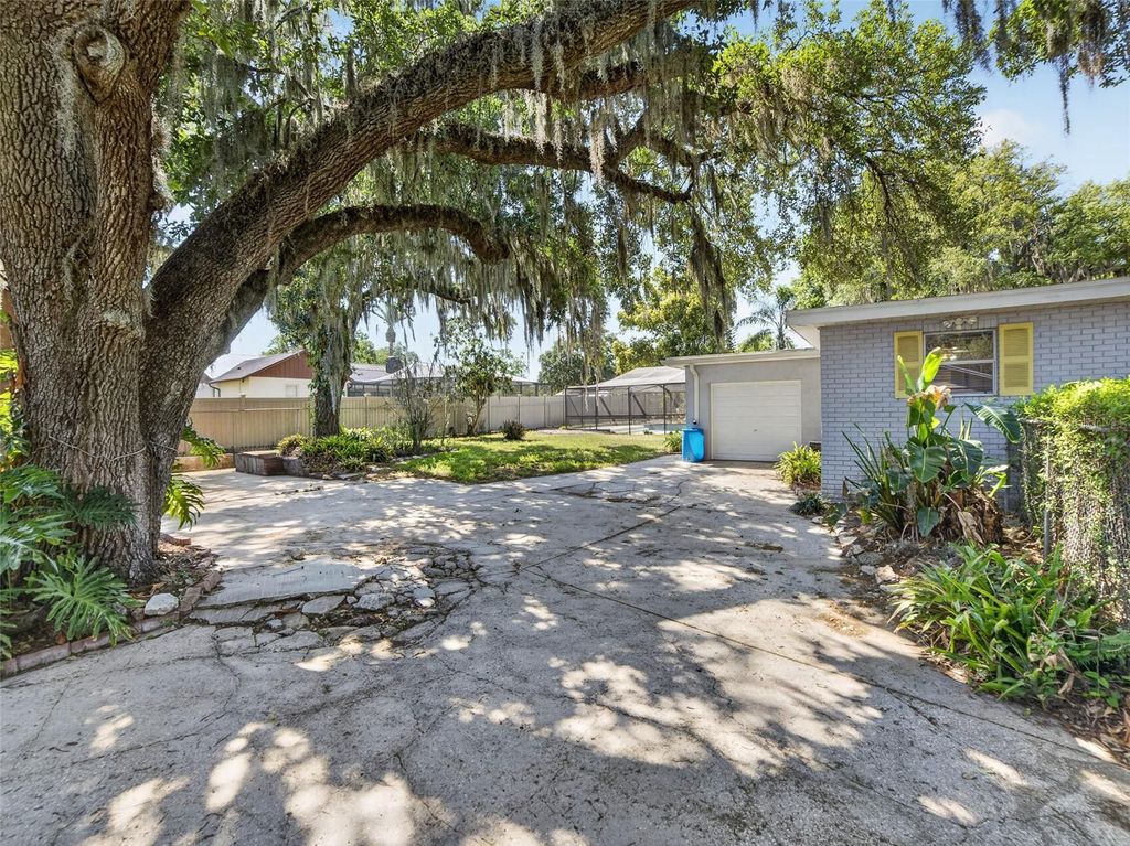 Image 22 of property listing at 605 LIMONA ROAD, Brandon, FL 33510